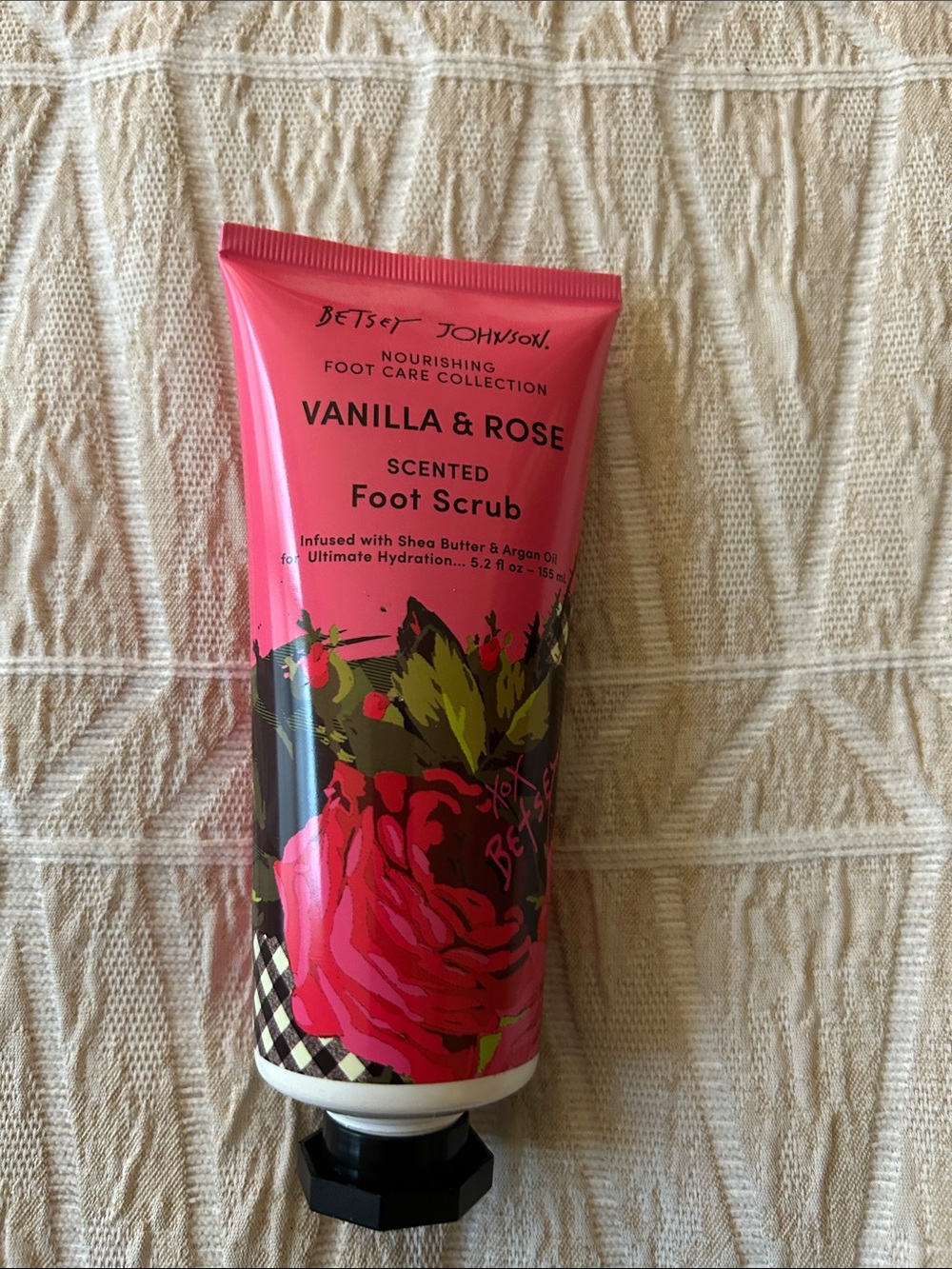 Betsey Johnson Pink Vanilla & Rose Scented Foot Scrub